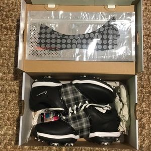 NIB Nike Women’s Golf Shoes - SZ 7M